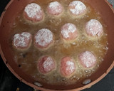 Foto del paso 3 de la receta: Albóndigas en salsa con patatas fritas