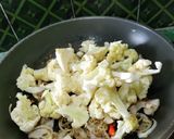 A picture of step 3 of Aniseeds Roasted Cauliflower Florets.