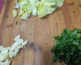 Foto del paso 1 de la receta: Pez espada en salsa picante verde con champiñones y gamba
