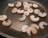 Foto del paso 3 de la receta Ensalada tibia de gambas y pollo