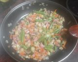 Foto del paso 2 de la receta: Empanadillas de salchicha fresca y salteado de verduras al horno