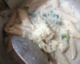 A picture of step 3 of Spinach sauce pasta.