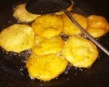 A picture of step 2 of Urad Dal Ke Dahi Bhalle /Bade.