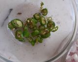 A picture of step 3 of Anda paratha.