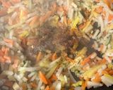 Une image de l'étape 1 de Wok de légumes avec des sachets de nouilles chinoise instantanées.