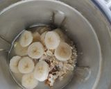 A picture of step 2 of Oats breakfast smoothie.