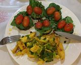 Foto del paso 3 de la receta: Pollo a la plancha con ensalada de berenjenas a la plancha, espinaca y tomates cherry