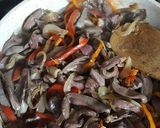 Foto del paso 3 de la receta: Saltado de corazón de pavo