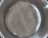 A picture of step 3 of Valentines gift cake.