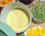 Foto del paso 2 de la receta: Ensalada de cous cous con arándanos, granada y albaricoque -Lékué-