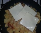 Foto del paso 2 de la receta Tortilla de patatas rellena de queso