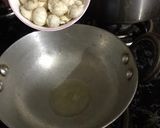 A picture of step 2 of Crispy masala makhana.