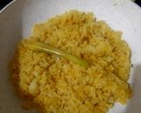 Foto langkah ke 3 dari resep Nasi Goreng Kunyit.
