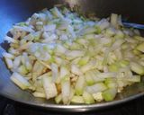 A picture of step 3 of Lauki Chana Masala.