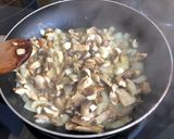 Foto del paso 1 de la receta: Pasta con salsa de nata y champiñones 🍄