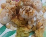 A picture of step 6 of Samosay ki chaat.