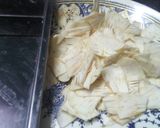 A picture of step 1 of Breadfruit chips.