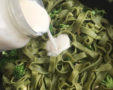 Foto del paso 4 de la receta: Pasta de espinaca estilo Alfredo (bajo en grasa y a mi manera)
