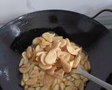 Gambar langkah 2 resipi Tempe Dan Bawang Krispi.