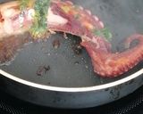 Foto del paso 7 de la receta Pulpo a la plancha con ajo y perejil
