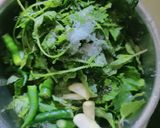 A picture of step 2 of Tikhi pudina chutney.