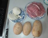 Foto del paso 1 de la receta: Cinta lomo de cerdo guisado con patatas