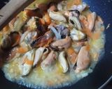 Foto del paso 2 de la receta: Arroz con choritos 🥘😋con y sin arvejitas 🤭