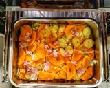 Baconbe tekert csirkemell, fűszeres sütőtökös krumplival sütve recept fázis 3 fotója