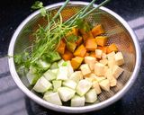 Hình bước làm 1 của món Canh Bí Đỏ Nấu Khoai Lang Mướp Thịt Heo