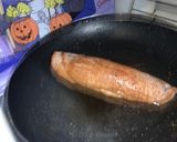 Foto del paso 3 de la receta: Solomillo de cerdo con hojaldre, pimientos del padrón y cebolla caramelizada al vino tinto