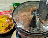 Foto langkah ke 2 dari resep Homemade Chicken Bratwurst.