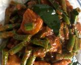รูปขั้นตอนการทำที่ 3 ของ ผัดพริกแกงถั่วฝักยาวใส่หมูสามชั้น