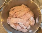 A picture of step 1 of Sweetbreads with Madeira sauce, spring onions.