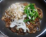 A picture of step 5 of Stir-Fried Soft Pho Noodles.