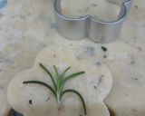 Hình bước làm 5 của món Bánh quy phô mai thảo mộc (Herbs Parmesan Cookies)