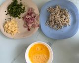 Foto langkah ke 2 dari resep Nasi goreng teri Cabai hijau.
