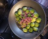 Foto del paso 3 de la receta: Repollitos de bruselas al ajillo