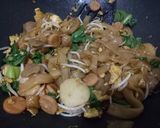 Foto langkah ke 4 dari resep Kwetiaw goreng enak & simpel.