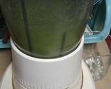A picture of step 2 of Apple and Cucumber Juice.