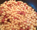 Foto del paso 3 de la receta: Garbanzos sofritos con chorizo y tomate