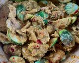 รูปขั้นตอนการทำที่ 4 ของ คั่วป่าผักขี้ขวง(สะเดาดิน)แมงลัก🌶️🧄