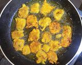 A picture of step 4 of Pyaz pakode.