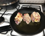 Foto del paso 2 de la receta: Rollizos de pollo caseros en salsa al vino blanco