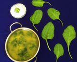 A picture of step 4 of Dal Palak.