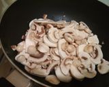 A picture of step 2 of Spinach Curry with mushroom and paneer cottage cheese.