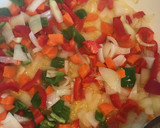 Foto del paso 2 de la receta: Pasta con carne y verduras 🍝🍗🌶