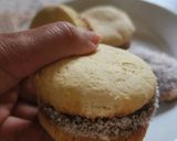 Foto del paso 4 de la receta: Alfajores caseros de maizena y harina