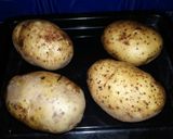 Foto langkah ke 2 dari resep Baked Potato and Cheese.