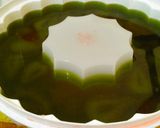 Foto del paso 5 de la receta: Gelatina de fresa, limón y jerez con fresas para enamorar