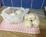 Foto del paso 1 de la receta: Pancitos saborizados con bollos de pizza que almacenamos en freezer